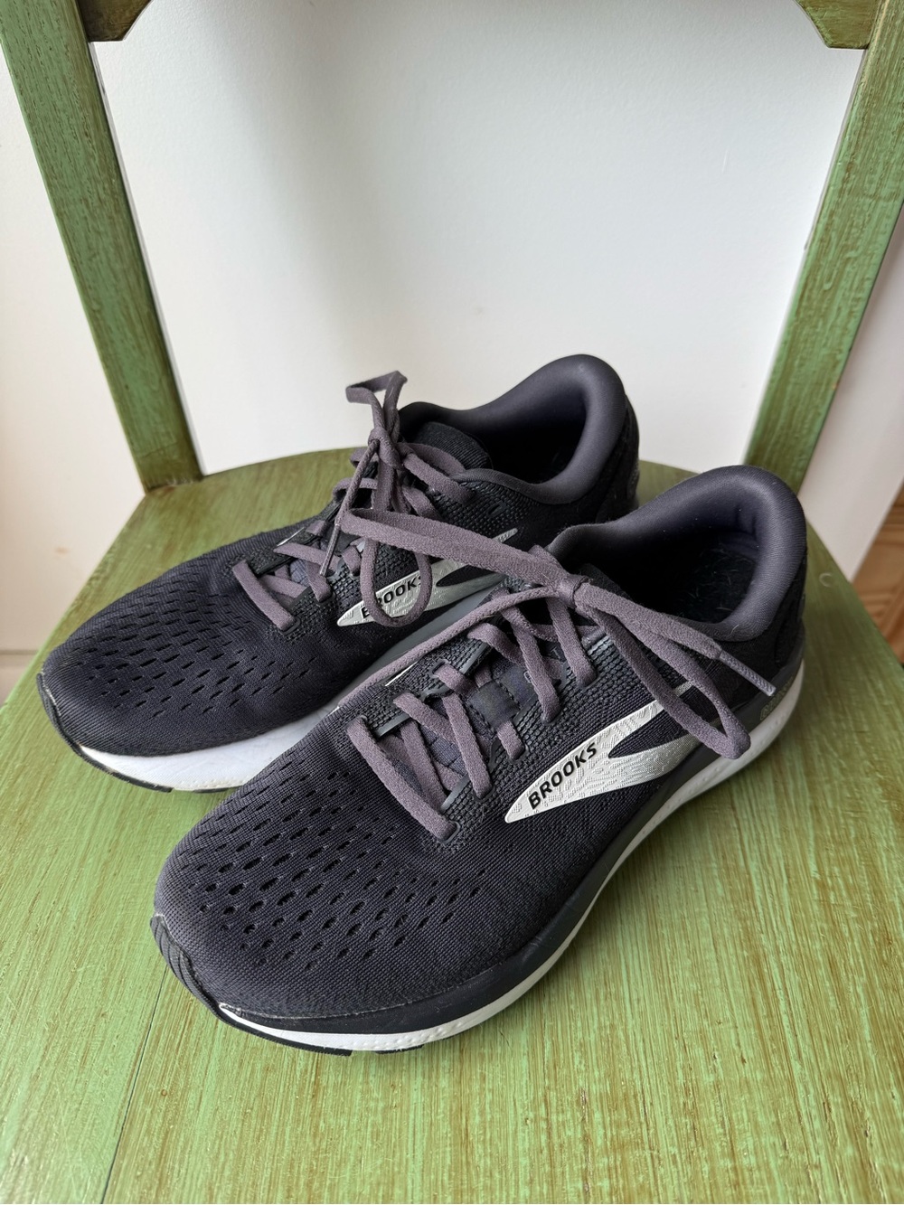 Brooks Women’ Black and Dark Gray Athletic Running Shoes